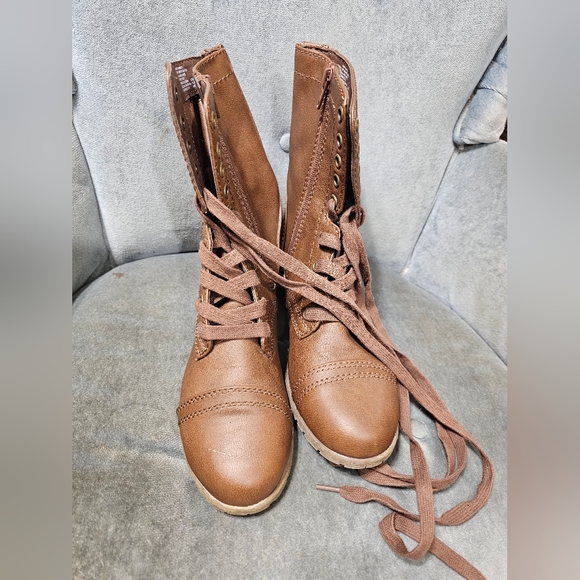 Boots - Picture 2 of 11